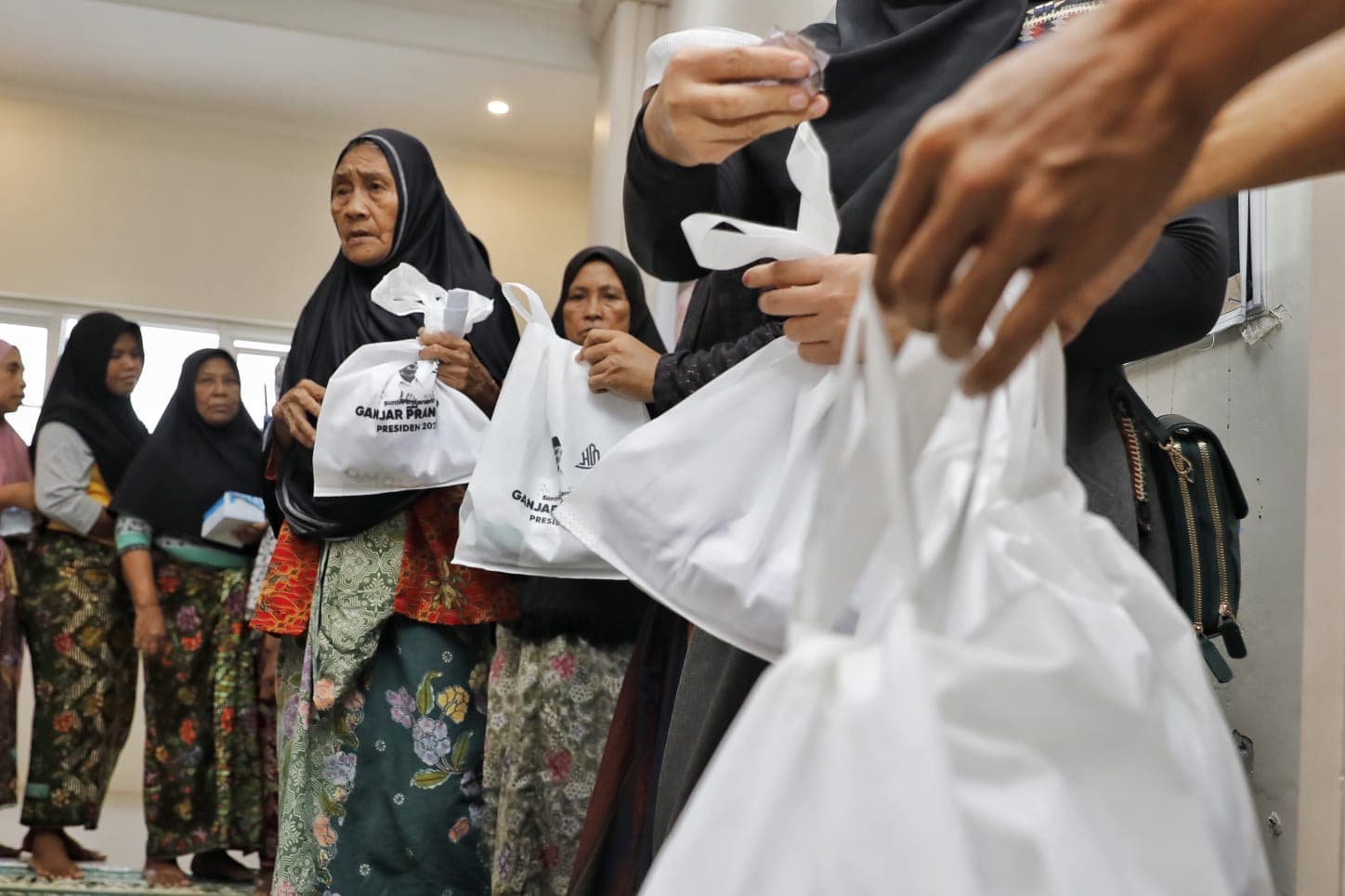 Implementasi Program Sosialnya, GAMA NTB Santuni Anak Yatim dan Duafa di Lombok Tengah