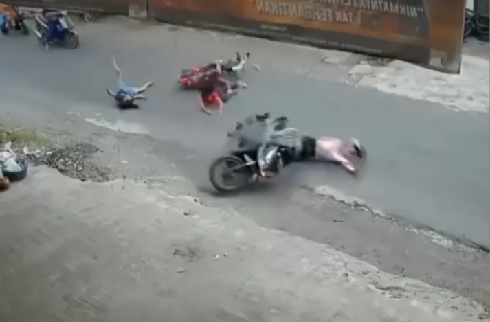 Viral Emak-emak Tabrak Bocil yang Naik Sepeda Listrik di Jalan Raya, Begini Kewajiban Bertanggung Jawab Atas Kesalahan yang Diperbuat dalam Islam