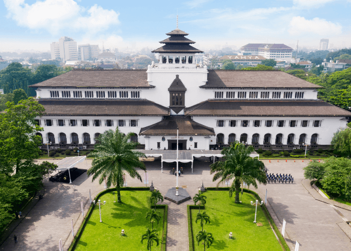 5 Rekomendasi Tempat Wisata di Bandung yang Dekat dengan Stasiun, Cocok Buat Semua Usia