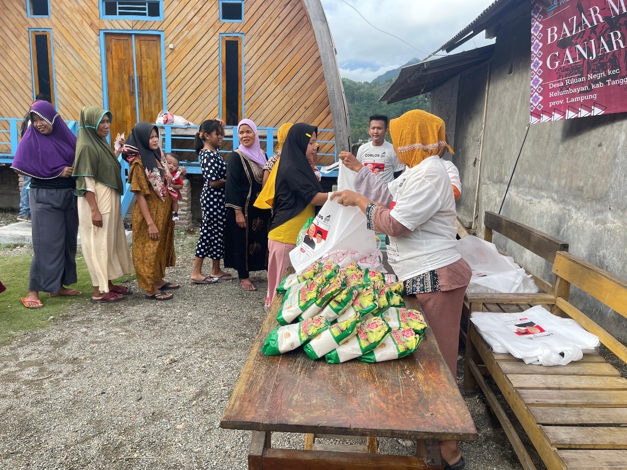 Jual Bahan Pokok Serba Murah, Bazar Ala Nelayan Pesisir Diburu Warga Lampung