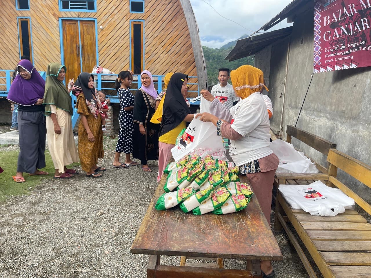 Jual Bahan Pokok Serba Murah, Bazar Ala Nelayan Pesisir Diburu Warga Lampung