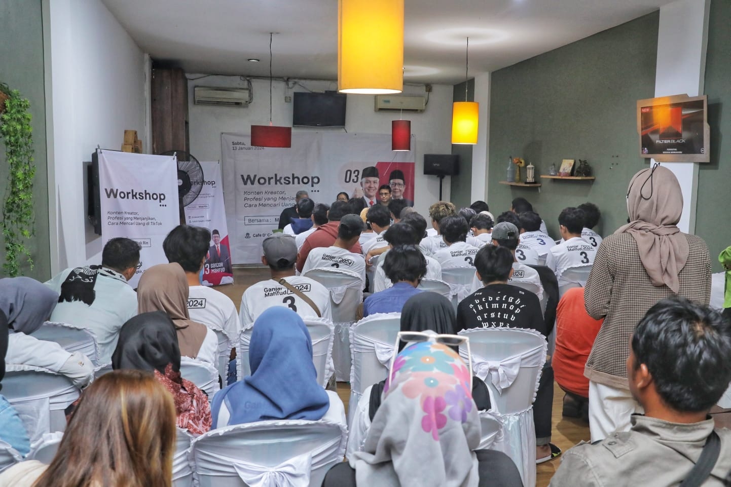 Edukasi Raup Cuan dari Tiktok, Des Ganjar Sosialisasikan Program Gratisin Internet Paslon Nomor Urut 3