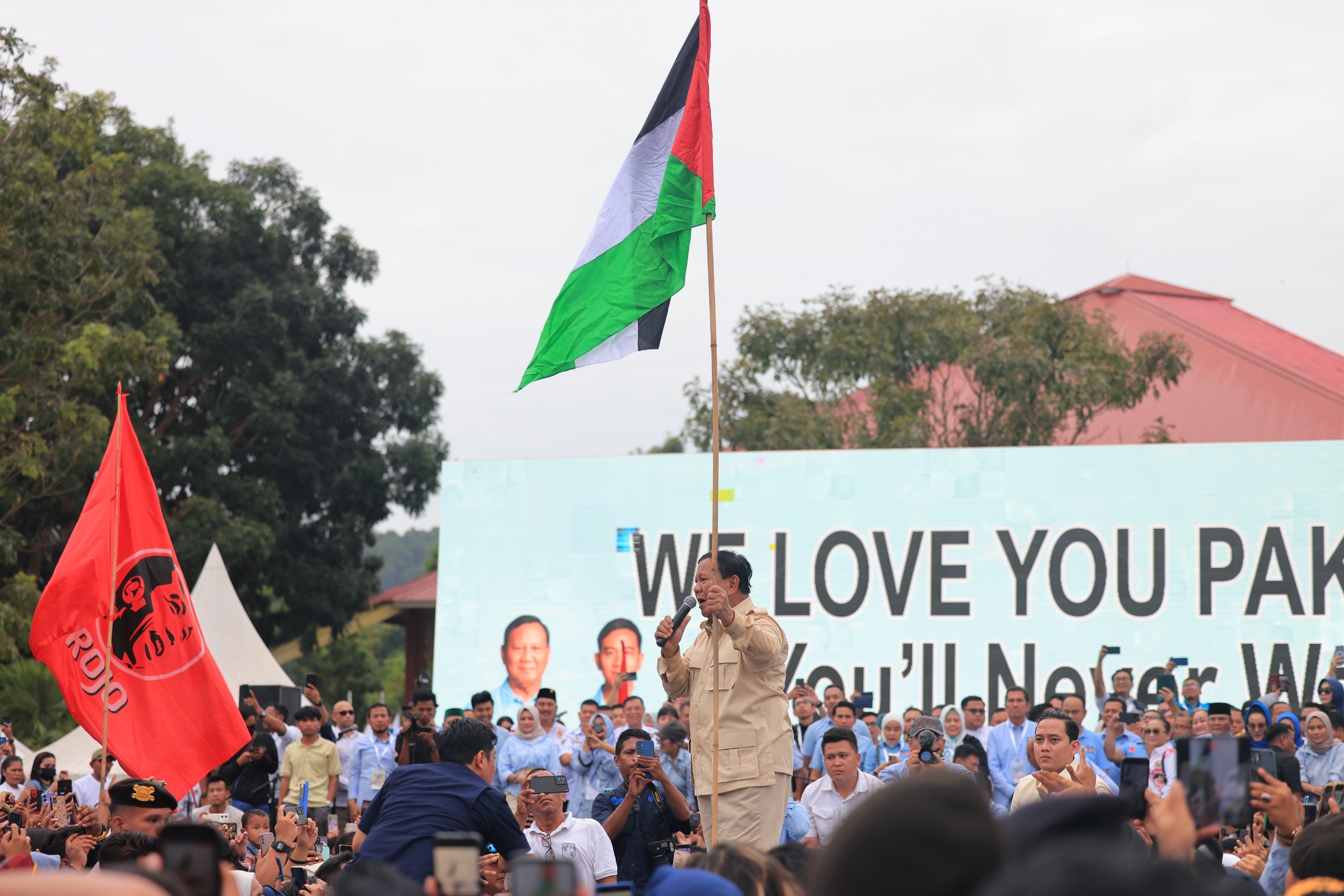 Prabowo Ajak Ribuan Warga Kepri Berdoa untuk Kemerdekaan Rakyat Palestina