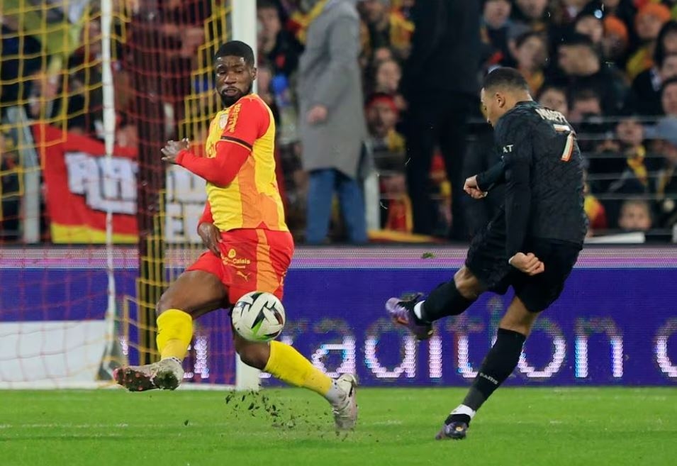 Lens vs PSG: Skor 0-2, Kylian Mbappe Pertahankan Lens Parisiens di Puncak Klasemen