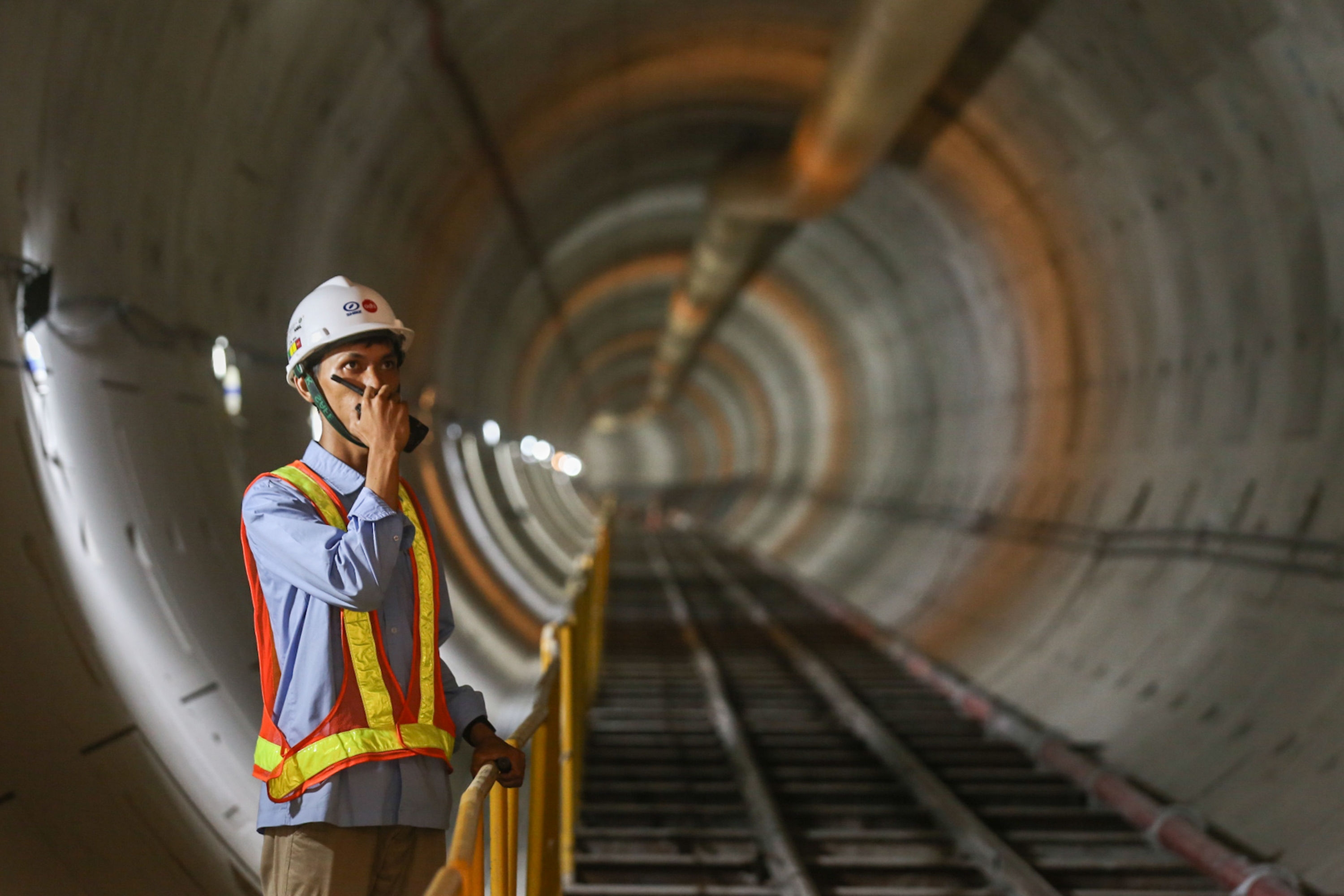 Jelaskan Pengaruh Pusat Keunggulan Ekonomi di Bidang Transportasi!