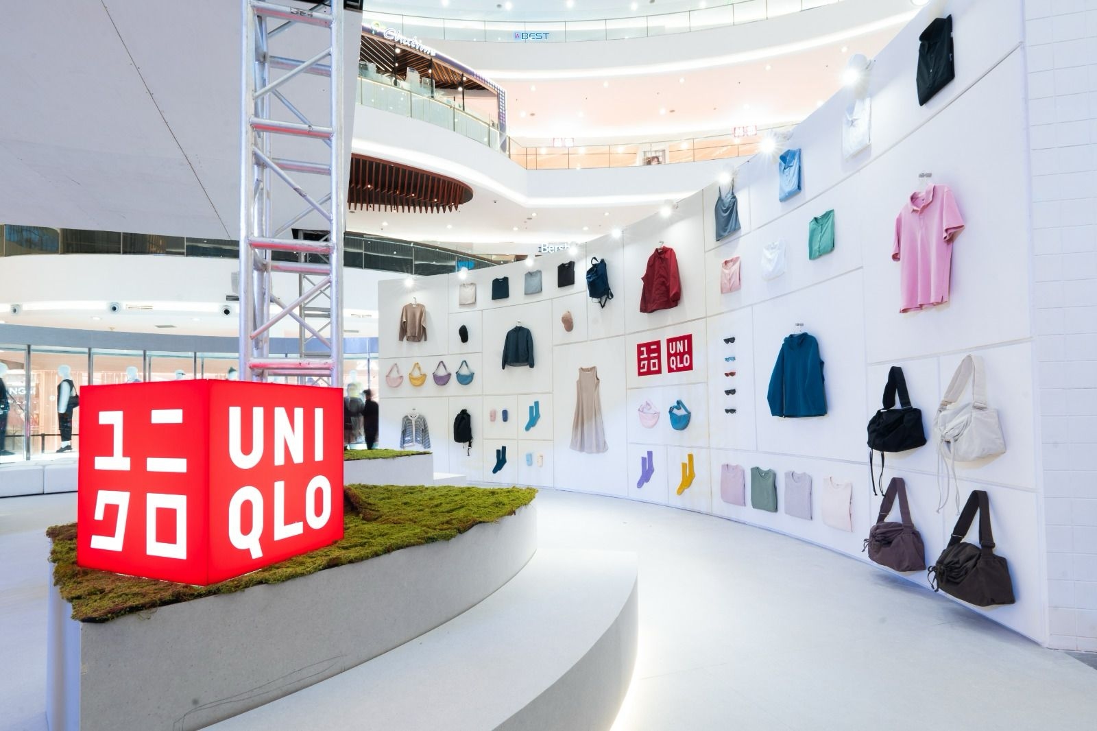 UNIQLO Usung Tema ‘Ease Into Lightness’ Pada Koleksi LifeWear Spring/Summer 2024