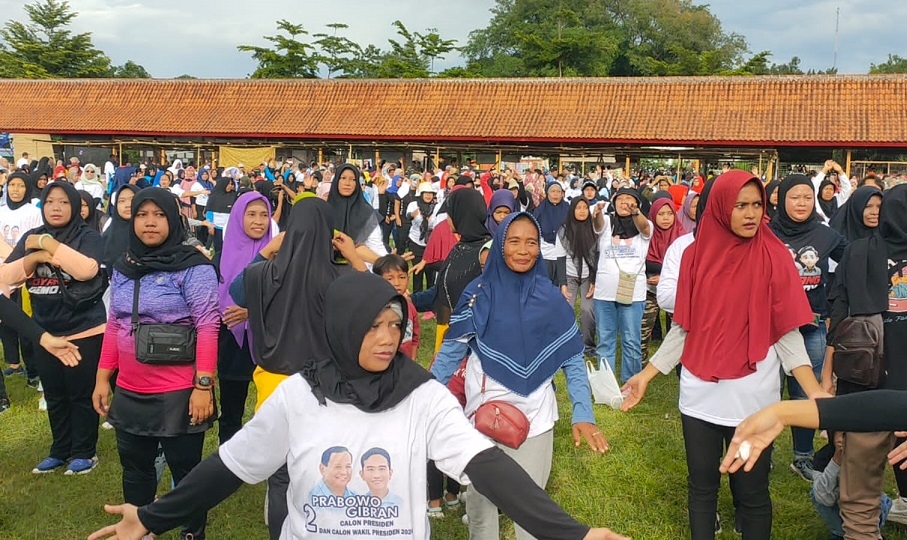 Ribuan Orang Tumplek dalam Kampanye Goyang Gemoy Okey Gas 02 di Sragen