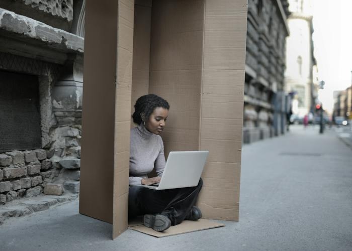 Mengenal Istilah Introvert dan Cara Mengatasinya