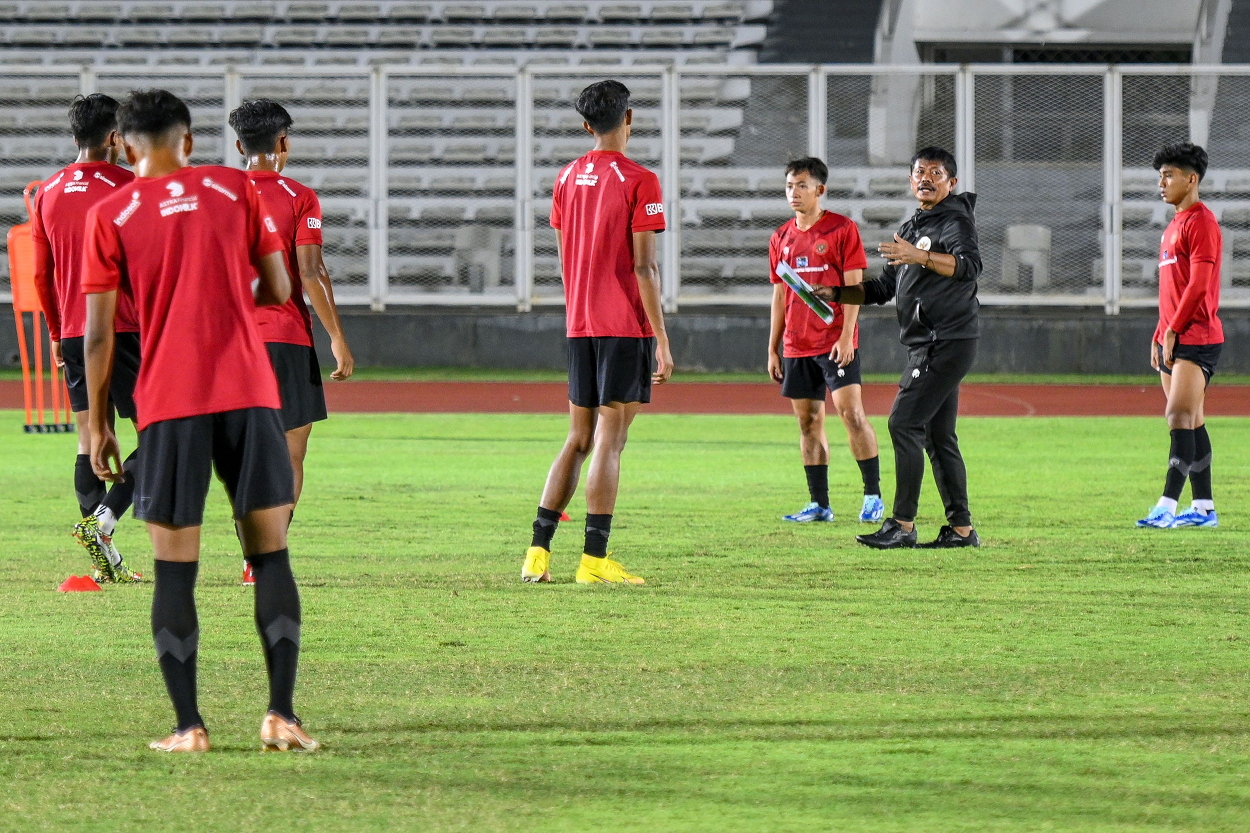 Timnas U-20 Kembali Latihan di GBK Malam Ini, Indra Sjafri Sebut Welber Jardim Sudah Gabung