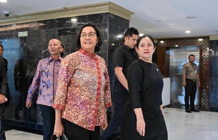 Jalani Tugas Jokowi, Sri Mulyani Temui Puan