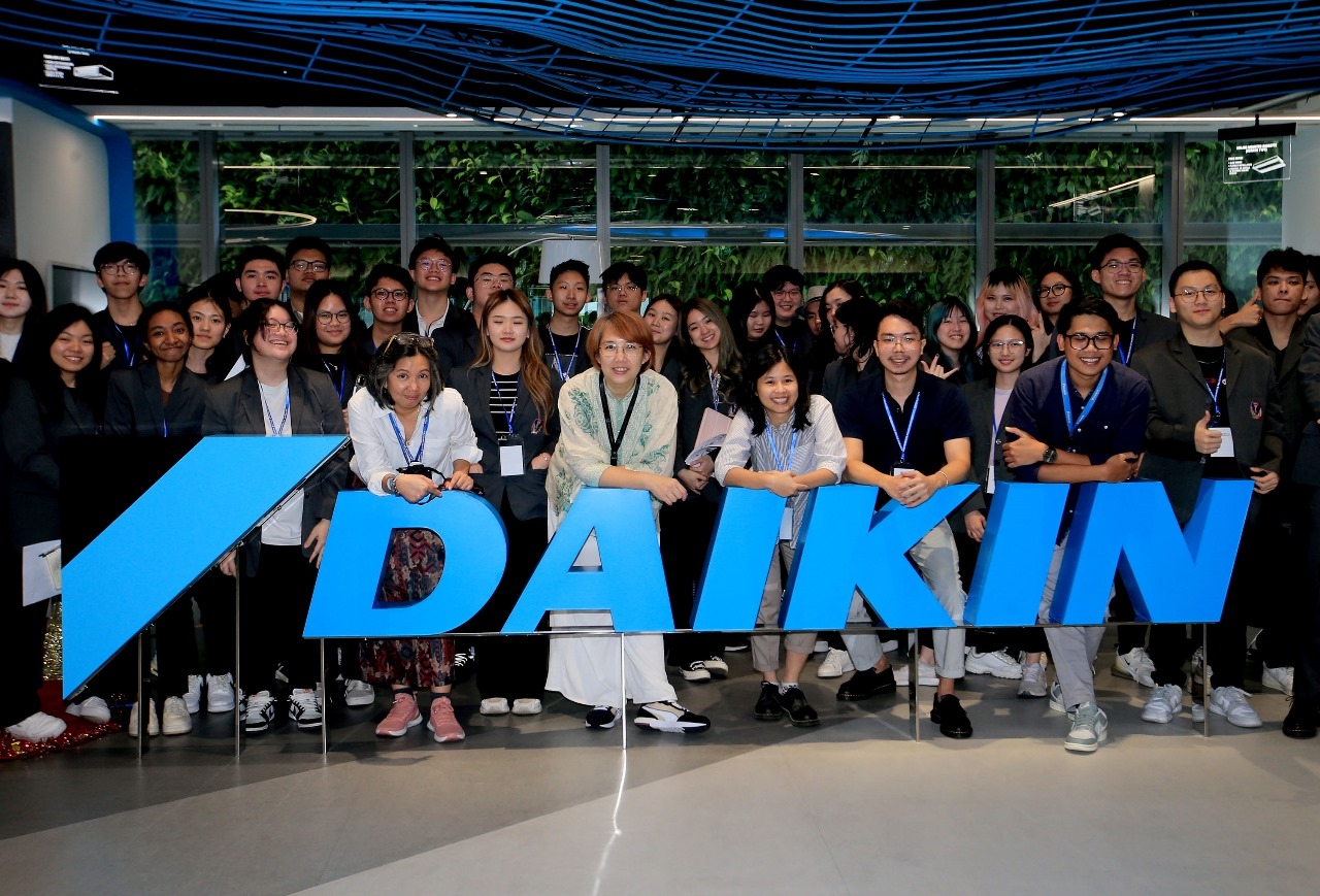 Belajar Perancangan Tata Udara, 44 Mahasiswa UPH Company Visit ke Daikin