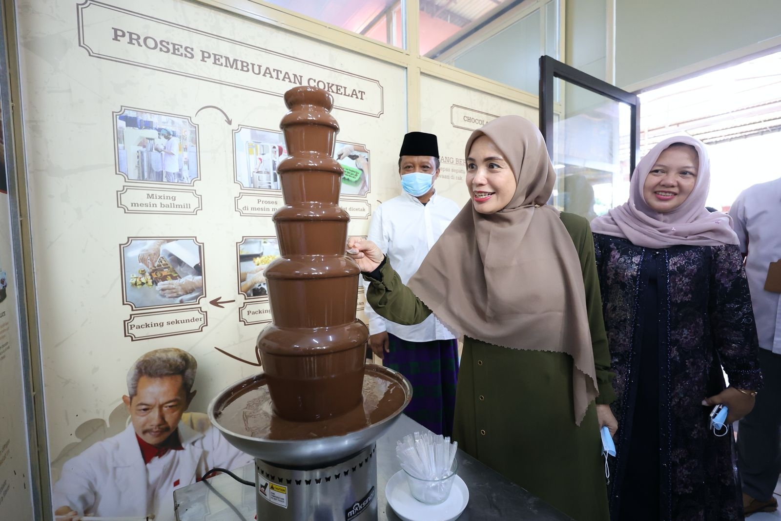 Berkeliling Kebun Kakao di Kampung Coklat, Siti Atikoh: Ini Wujud Kedaulatan Pangan