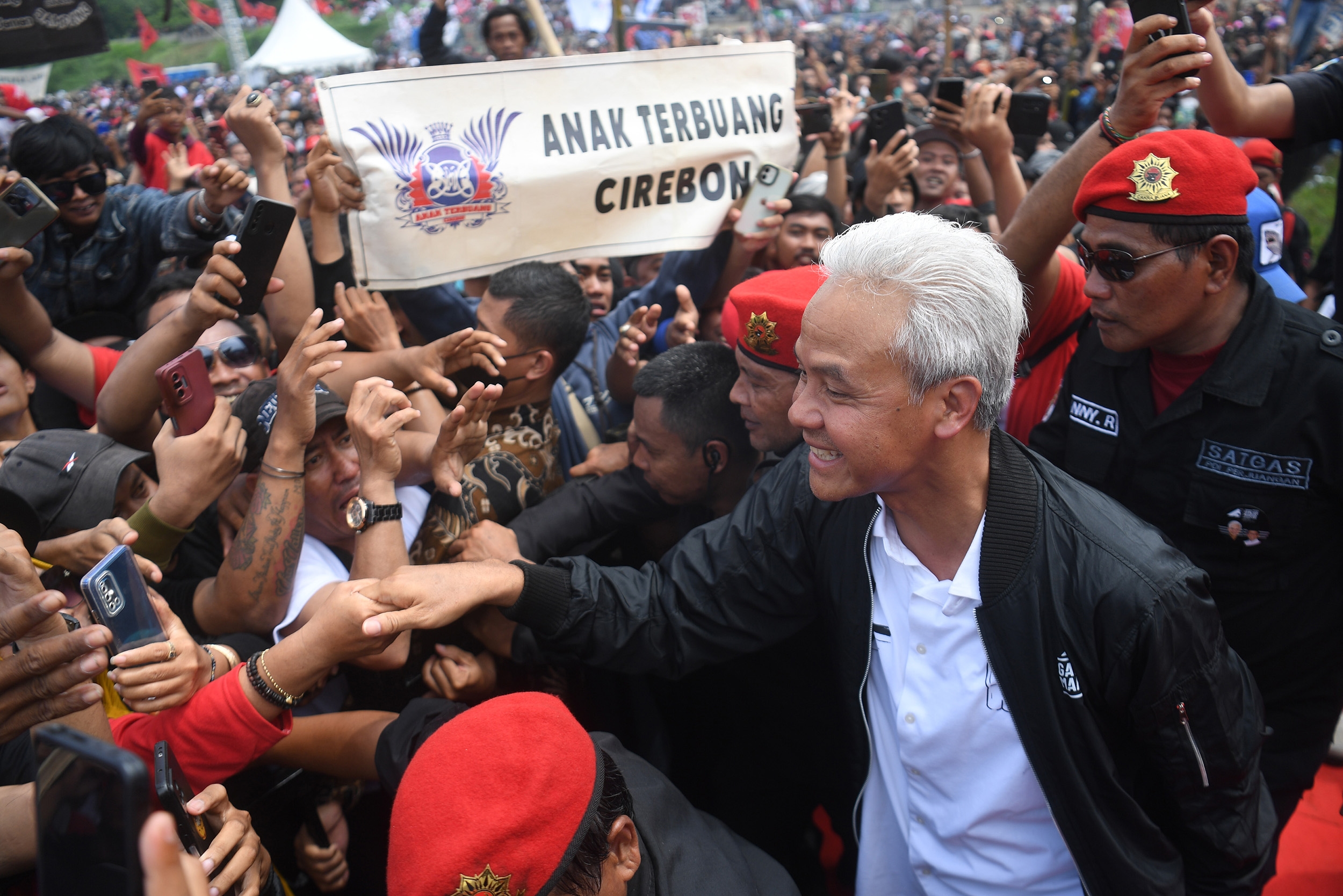 Jokowi, Prabowo-Gibran dan Kaesang Kompak Geruduk Jateng, Ganjar: Mereka Mau Curi Banteng