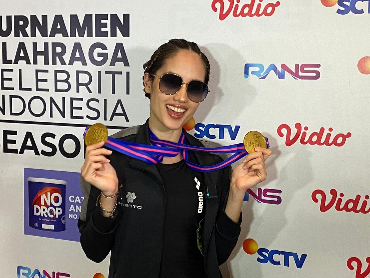 Cinta Laura Menang Lomba Renang, Sempat Kesal Pacar Tak Hadir