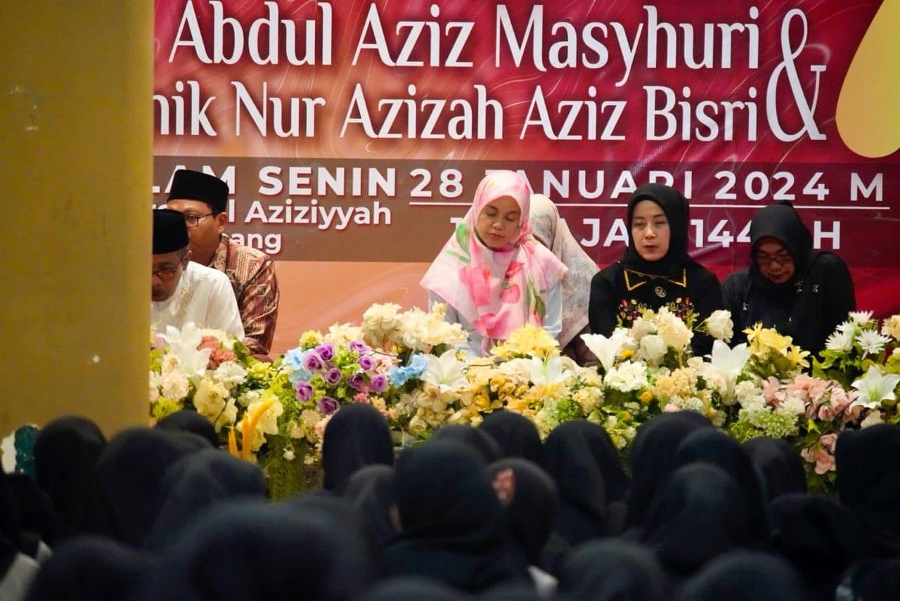 Siti Atikoh Hadiri Haul Ke-7 KH. Abdul Aziz Mashuri di Ponpes Al-Aziziyhah Denanyar Jombang