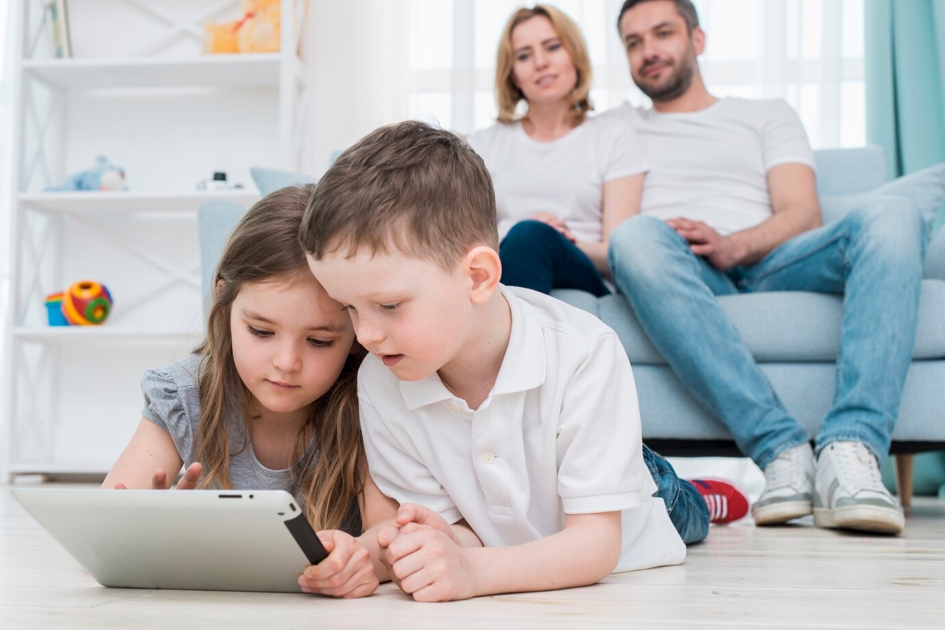 Ingin Mudah Berselancar di Media Sosial Saat di Luar Negeri? Simak Tipsnya!