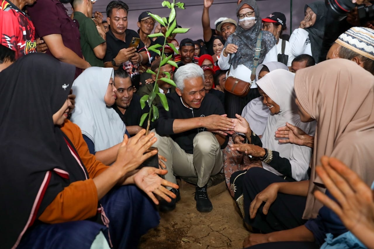 Ganjar Sambangi Sentra Bibit Tanaman Holtikultura di Purworejo: Mesti Kita Kembangkan!