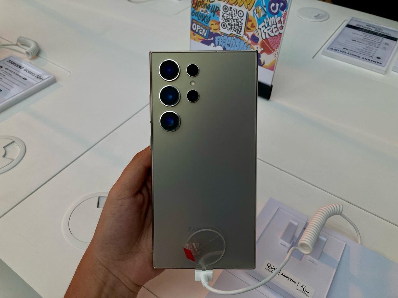 Samsung S24 Ultra Warna Titanium Grey Jadi Favorit Pembeli di Indonesia