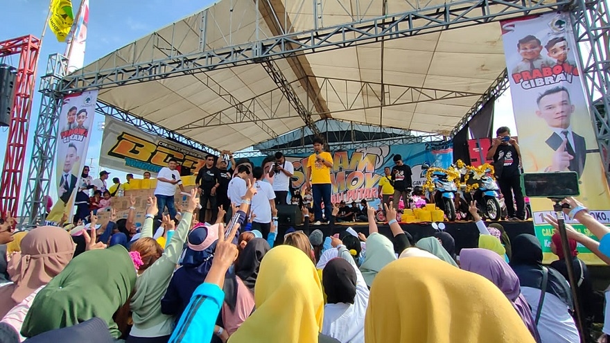 Ribuan Warga Sragen Berkumpul di Kandang PDIP, Dukung Prabowo-Gibran Satu Putaran