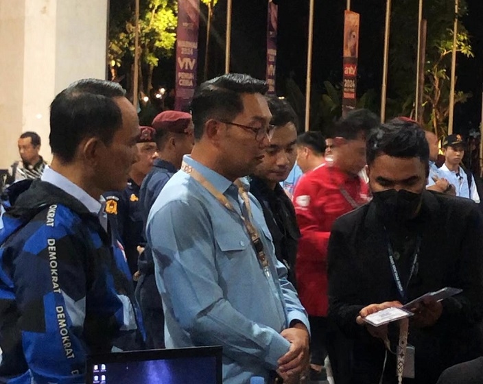 Tertahan Masuk Lokasi Debat, Ridwan Kamil Tanya ke Petugas: Ada Pemalsuan Kartu?