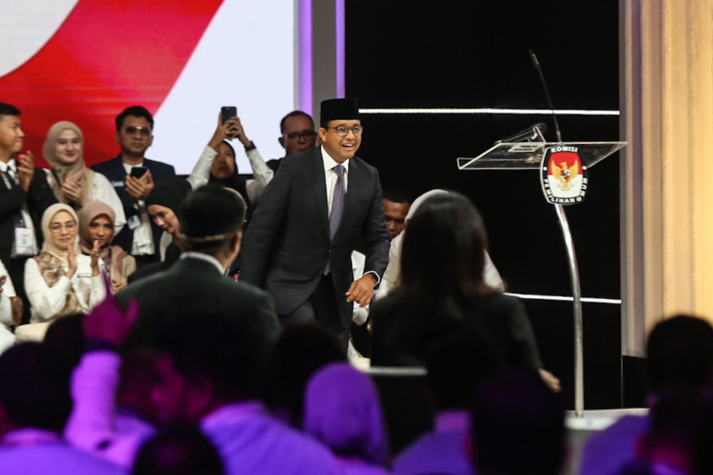 Selain Rekomendasikan Anime Attack on Titan, Fadil Jaidi dan Anies Tirukan Salam Shinzou Wo Sasageyo, Apa Maknanya?