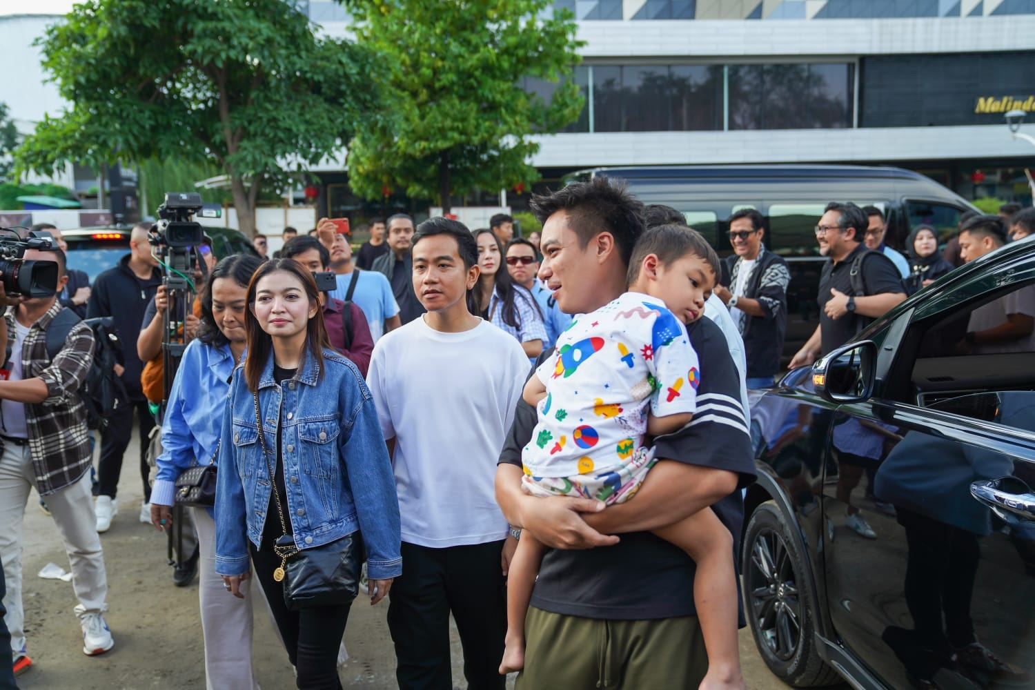 Gibran Rakabuming Mampir ke Warung, Baim Wong: Seneng Banget