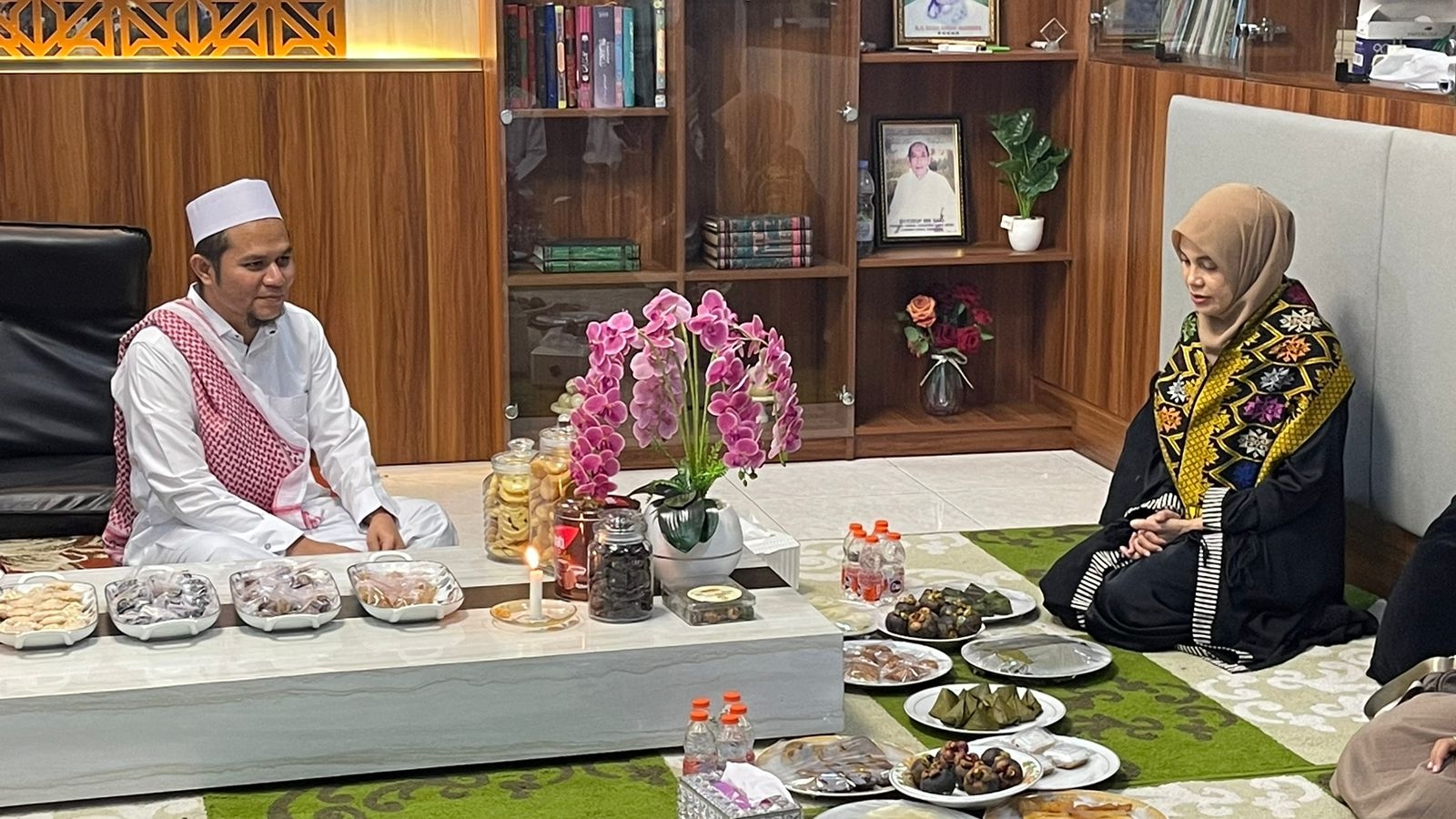 Safari di Banten, Siti Atikoh Silaturahmi ke Putra Abuya Munfasir