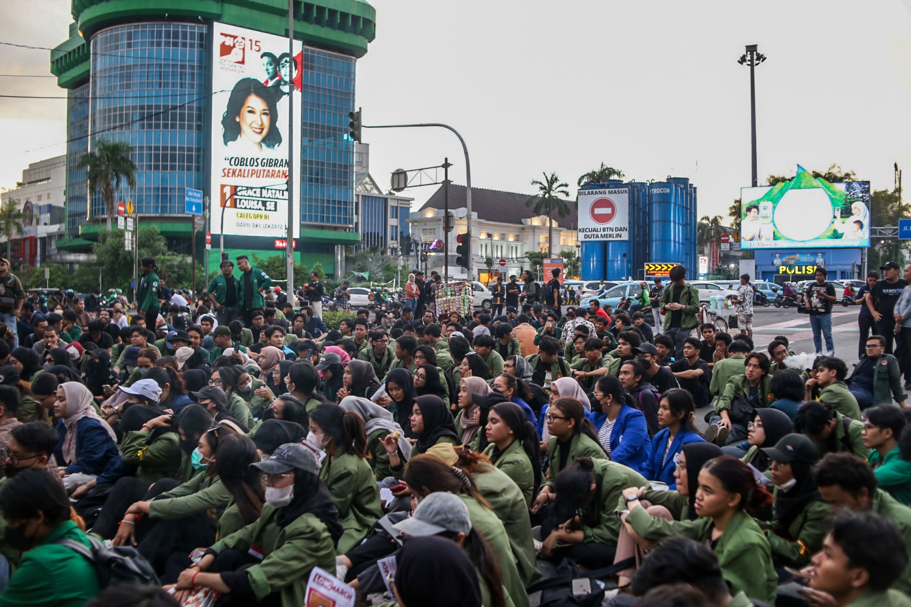 Aktivis 98 KBM IPB Tuntut DPR Gelar Sidang Istimewa Pemakzulan Presiden Jokowi