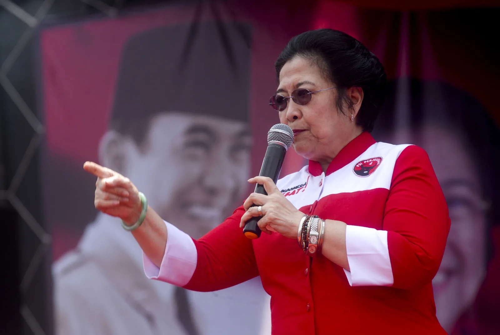 Megawati Ungkap Alasan Tak Minta Kader PDIP Mundur dari Kabinet Jokowi, Netizen: Pengen Punya Kekuasaan di Pemilu!
