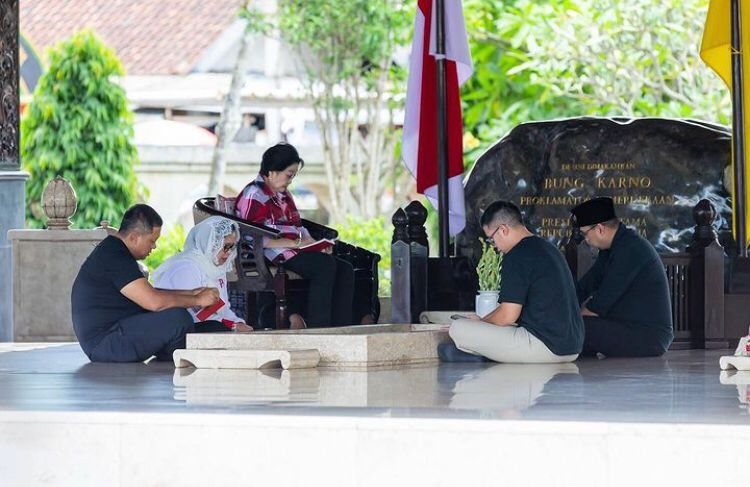 Kampanye Segera Berakhir, Megawati Ziarah Makam Bung Karno
