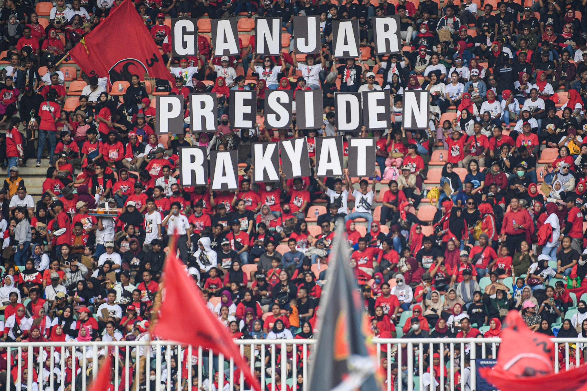 Survei Indonesia Political Expert: Ganjar Mahfud Catat Kenaikan Elektabilitas Tertinggi Jadi 35,4 persen