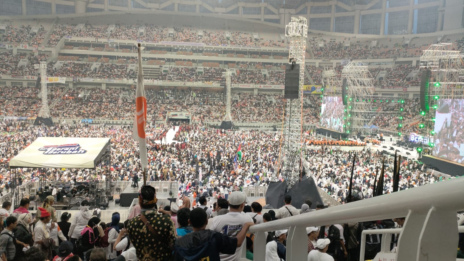 Kampanye Akbar AMIN, JIS Dipadati Pendukung Sampai Ada yang Pingsan