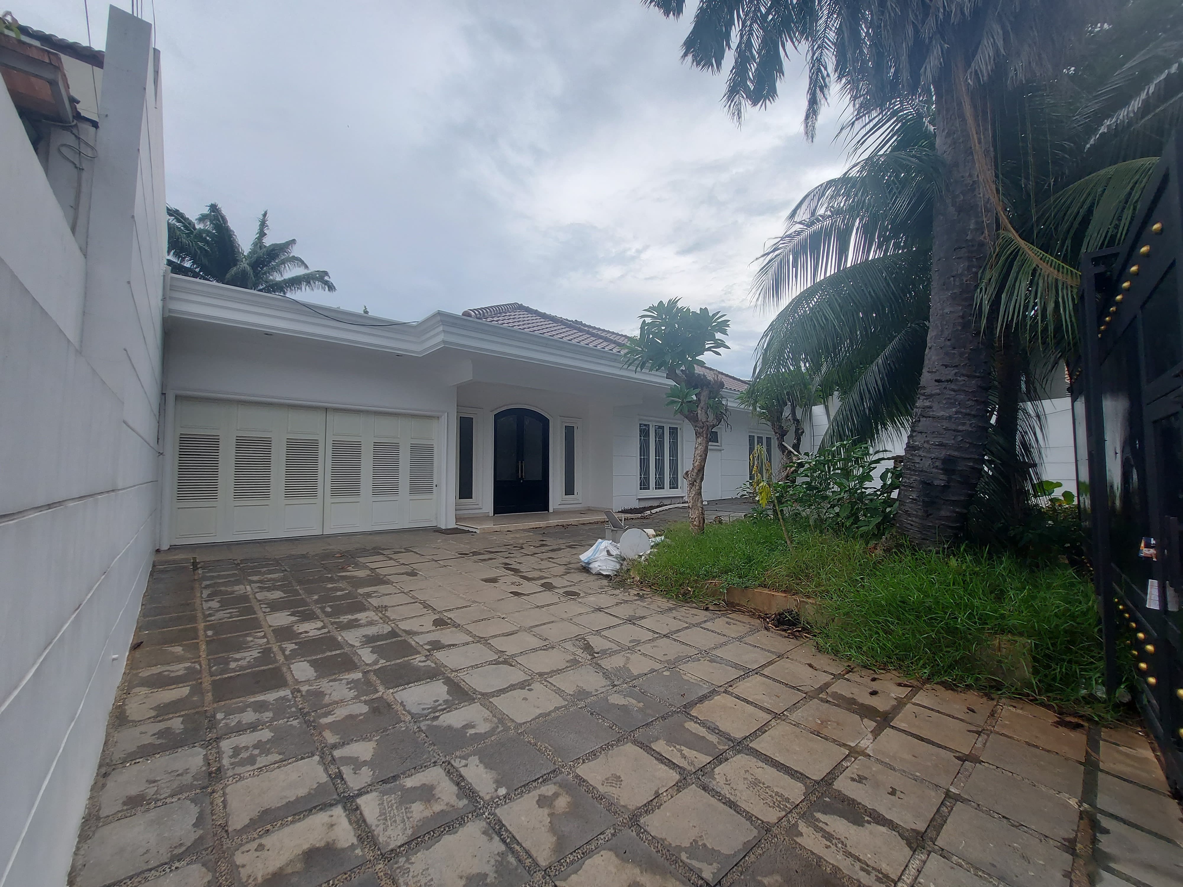 KPK Sita Mobil Mewah, Tanah dan Bangunan Milik Eks Kepala Bea Cukai Makassar Andhi Pramono