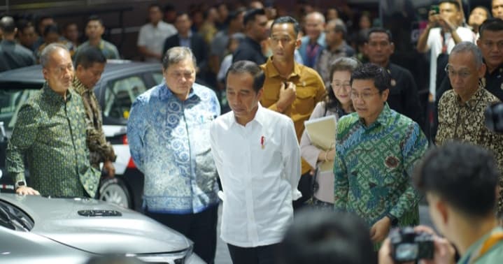 Optimis Bisa Bersaing, Jokowi: Masa Depan Otomotif Indonesia Itu Mobil Listrik