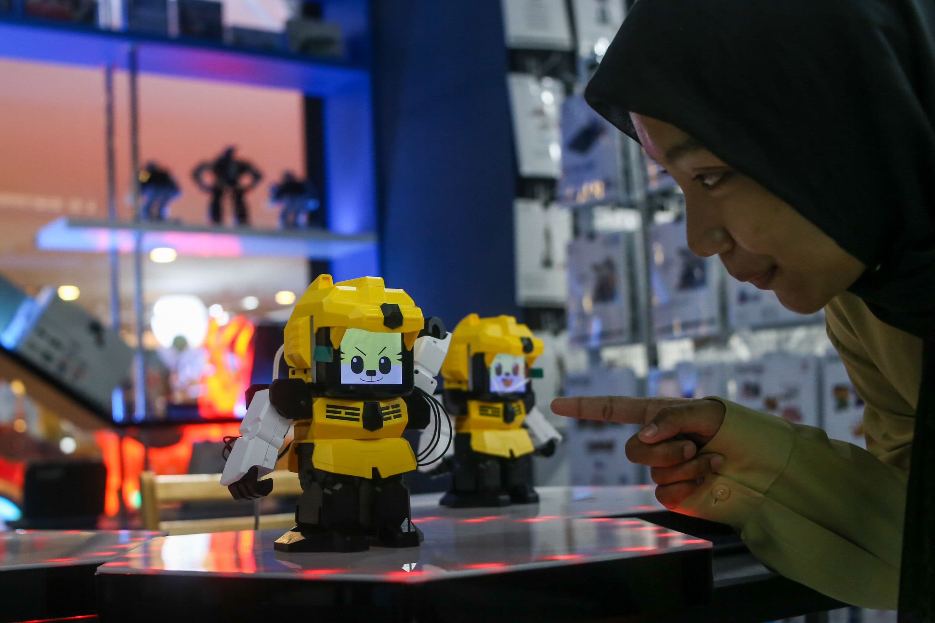 Mengapa Pancasila Dijadikan Pegangan dalam Mengatasi Pengaruh Kemajuan IPTEK di Indonesia?