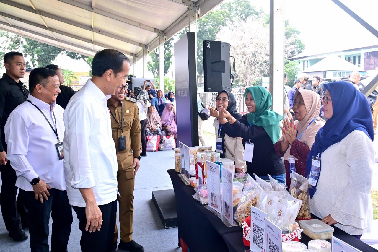 Sambangi Nasabah PNM Mekaar di Banten, Jokowi Tekankan Kedisplinan dalam Mengangsur Cicilan