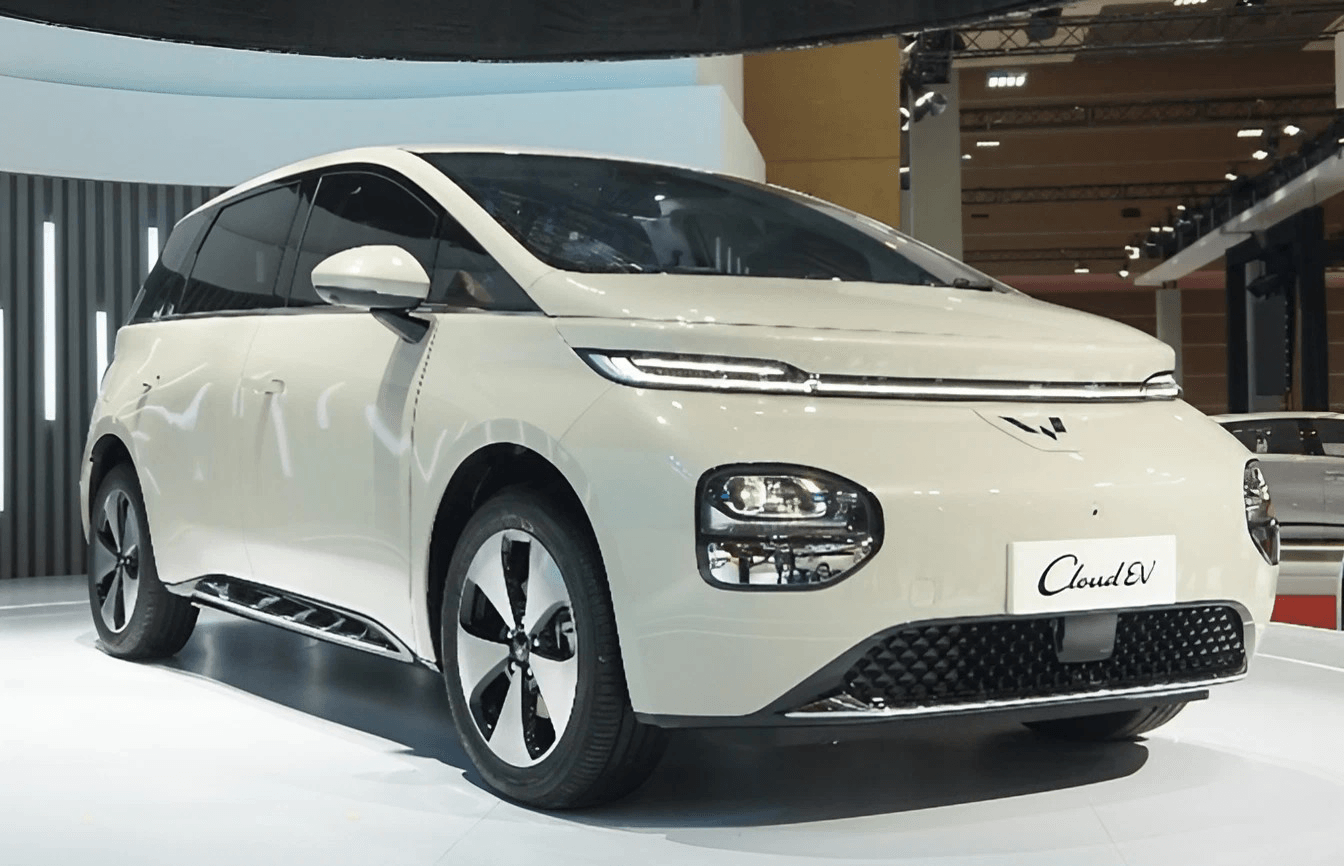 Terinspirasi dari Awan, Ini Spesifikasi Wuling Cloud EV yang Meluncur di IIMS 2024