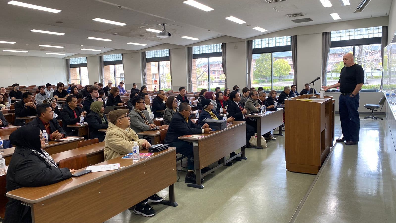 Mahasiswa Program Doktor Hukum dan Ekonomi Universitas Borobudur Enjoy Kuliah Internasional di Jepang