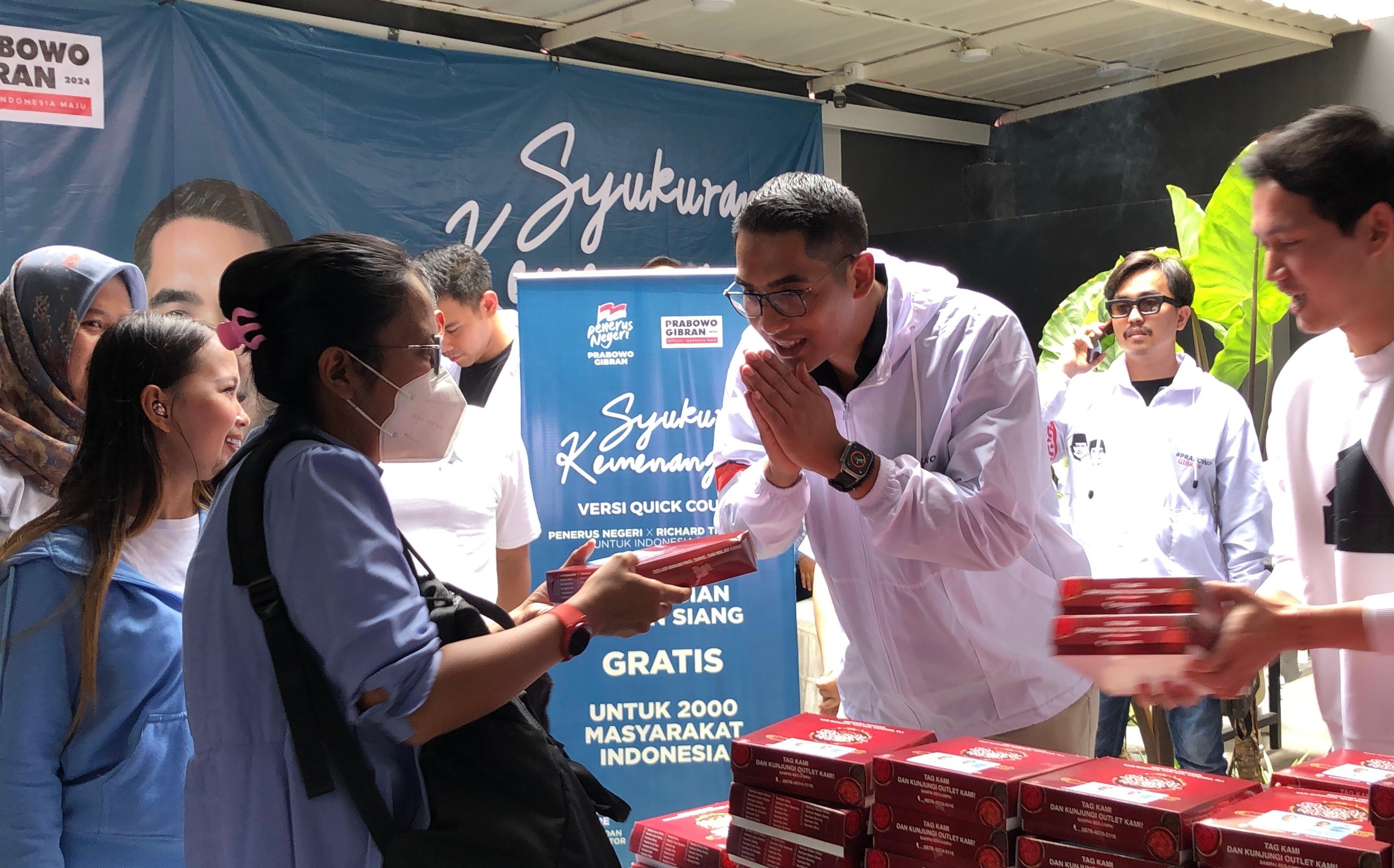Prabowo-Gibran Unggul, Relawan Penerus Negeri Syukuran Bagikan 2.000 Paket Makan Siang Gratis ke Masyarakat