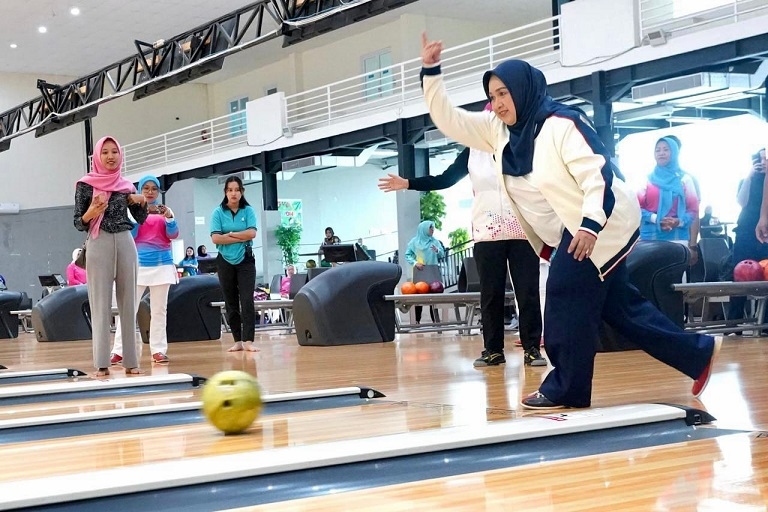 Pj Ketua TP PKK Tyas Fatoni Buka Fun Game Bowling Perwosi Sumsel 2024