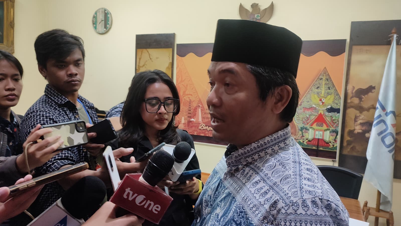 Pernyataan Menkum Soal Putusan MK Bertentangan dengan Konstitusi dan Prinsip Independensi