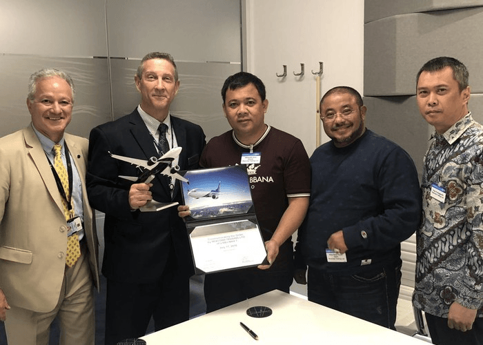 VIRAL Crazy Rich Kalsel Haji Isam Beli Pesawat Boeing Rp1,56 Triliun Hanya Pakai Kaus Oblong, Netizen: Kaus Bukan Sembarang Kaus!