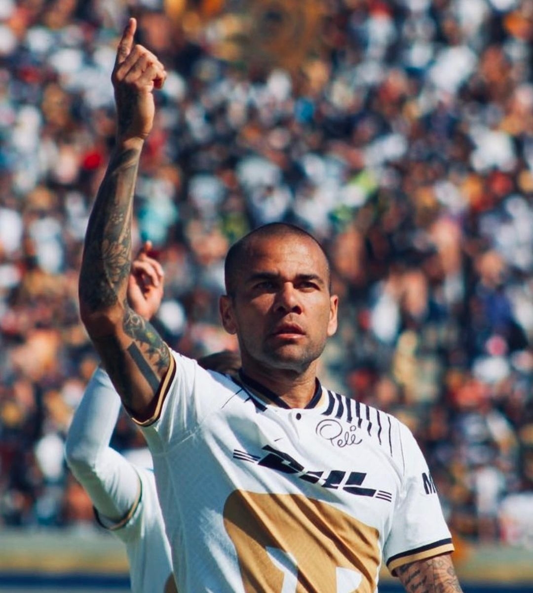 Dani Alves Dijatuhi Empat Setengah Tahun Penjara Atas Pelecehan Seksual