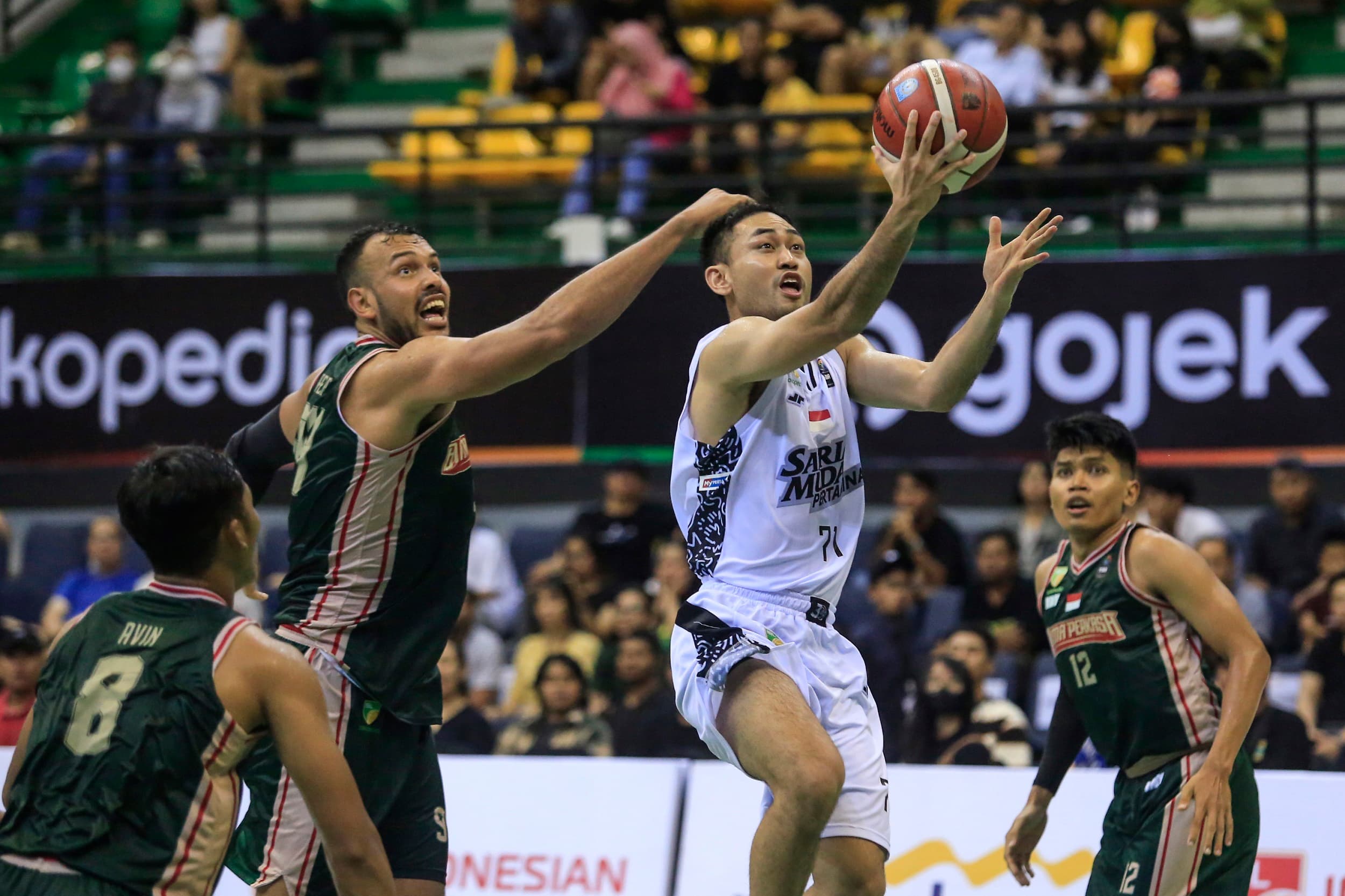IBL 2024: Tantang Bima Perkasa, Satria Muda Kembali ke Hall Basket Simprug Malam Ini