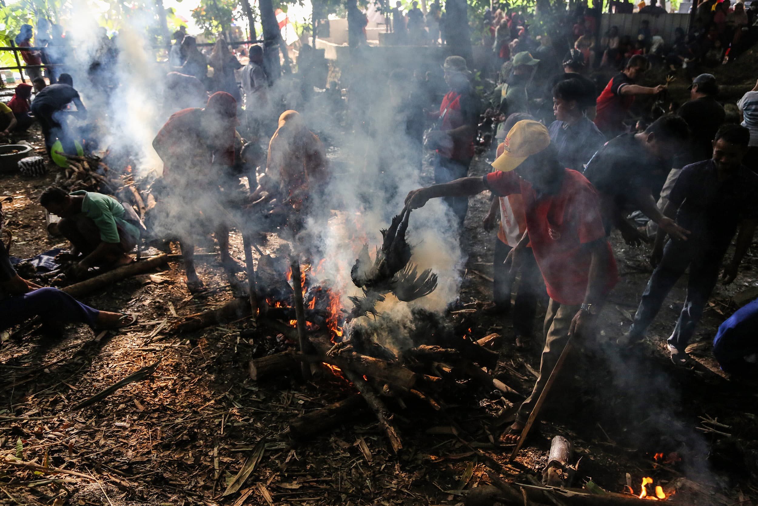 Bagaimana Peran Tradisi Gotong Royong untuk Mempersatukan Bangsa Indonesia yang Beragam?