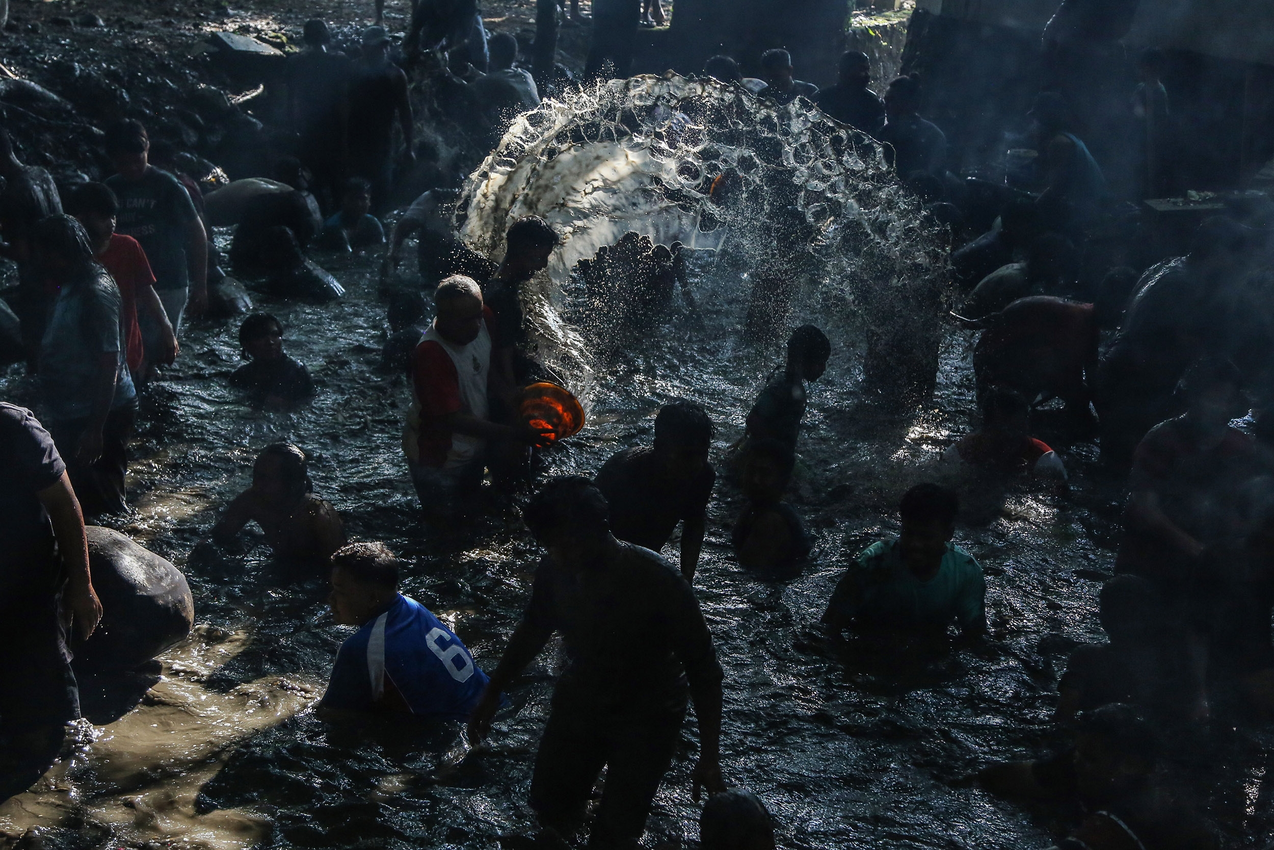 Manusia Adalah Makhluk Sosial, Ia Tidak Bisa Hidup Tanpa Bantuan Orang Lain. Perilaku Kita Sebaiknya Adalah ...