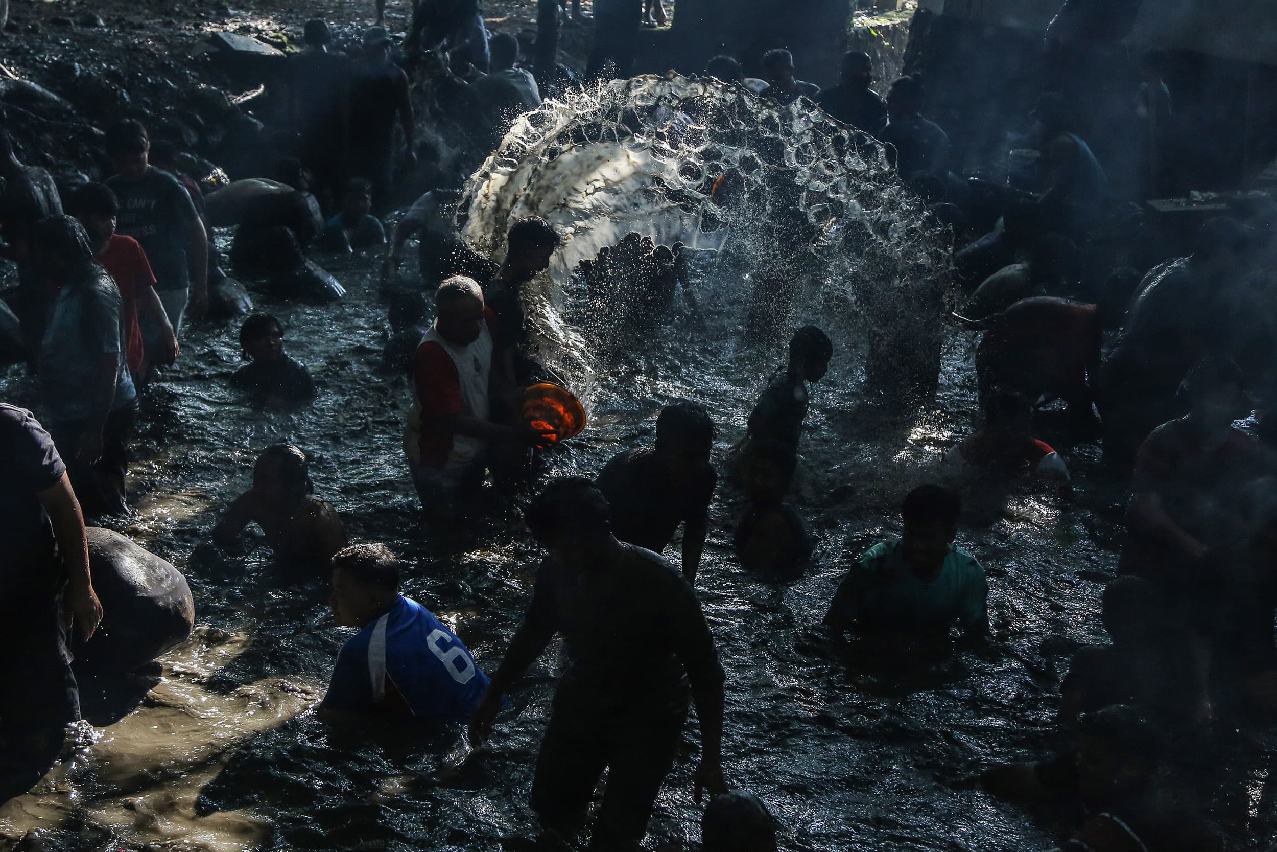 Manusia Adalah Makhluk Sosial, Ia Tidak Bisa Hidup Tanpa Bantuan Orang Lain. Perilaku Kita Sebaiknya Adalah ...