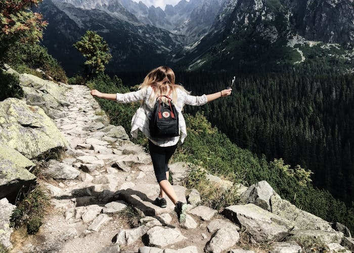 5 Negara Aman untuk Perempuan Melakukan Solo Traveling