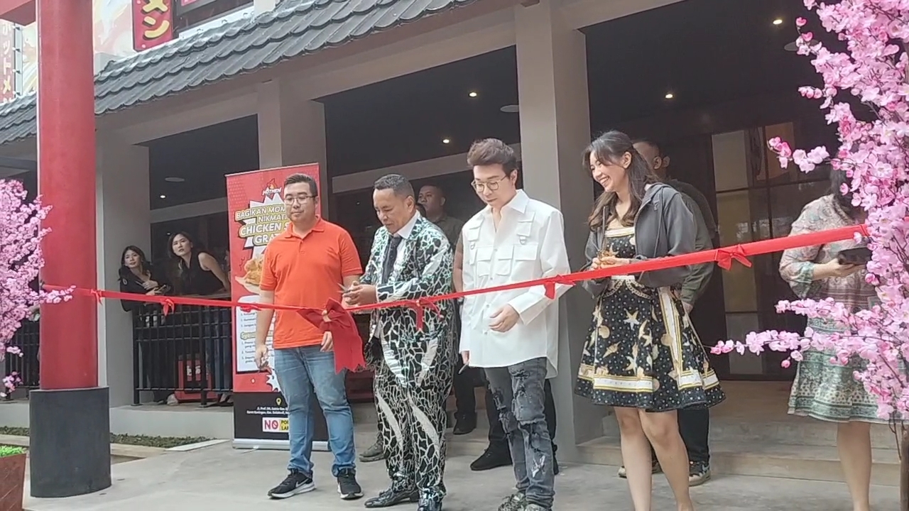 Hotman Paris Banting Setir Buka Ramen Harga Kaki Lima Rasa Bintang Lima