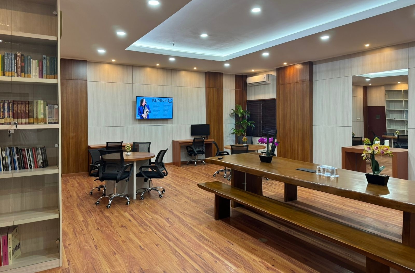 Ruang Baca dan Belajar Mandiri Doktor Ilmu Hukum Diresmikan Rektor Universitas Borobudur